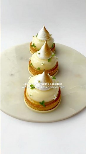 My modern version of the classic Lemon Tart 🍋 Full tutorial ☝🏻 #lemontart #cakedecorating #baking