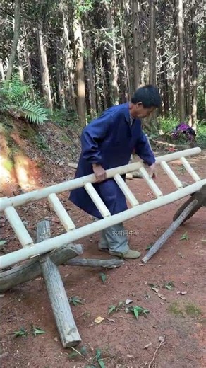 老木匠的手工活，榫卯結構木梯技術#木工建造 #木構搭建 #戶外木工 #農村梯子 #農村人學技術