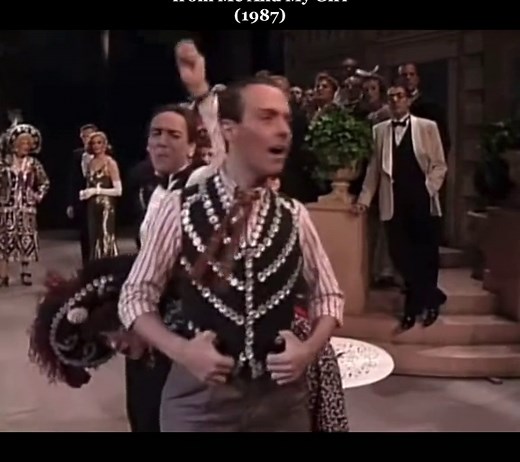 Robert Lindsay and Maryann Plunkett Perform ‘The Lambeth Walk’ from Me And My Girl (1987)