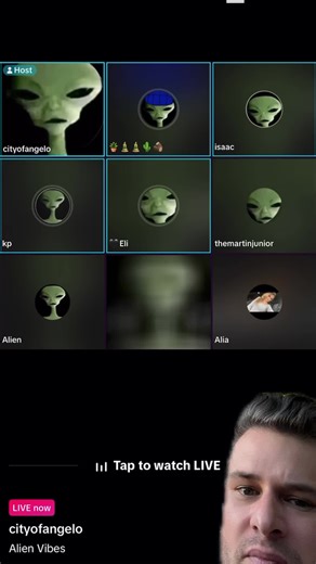 #greenscreenvideo just aliens being aliens. When you scroll and find the ET live it’s actually really entertaining. #aliens #👽