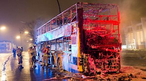 Während der Fahrt | Berliner Nachtbus geht in Flammen auf