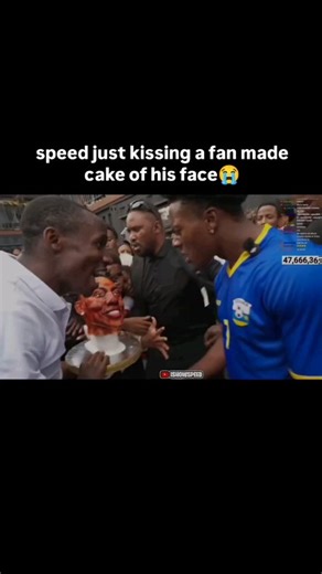 @seweey_speed on Instagram: "日本利用压电瓷砖将脚步转化为电能。这些瓷砖捕捉来自你脚步的动能。当你行走时，你的重量和动作会对瓷砖产生压力。瓷砖会轻微弯曲，从而产生机械应力。瓷砖内部的压电材料将这种应力转化为电能。每一步都会产生少量电荷，而数百万步结合在一起就能产生足够的电力来驱动 LED 灯、数字显示屏和传感器。在像涩谷车站这样繁忙的地方，每天大约有 240 万个脚步为这一系统作出贡献。这些电能可以被储存或立即使用，从而减少对传统电力来源的依赖，并支持可持续的城市基础设施。这种方法将日常运动转化为实用的可再生能源 #日本 #知识 #事实 #你知道吗 #推荐 #科技 #创新 #历史 #技术 #实验 #热门"