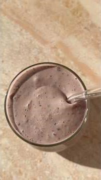 Delicious boost: smoothie with strawberry , blueberry and nuts #smoothie #shorts #breakast #recipe