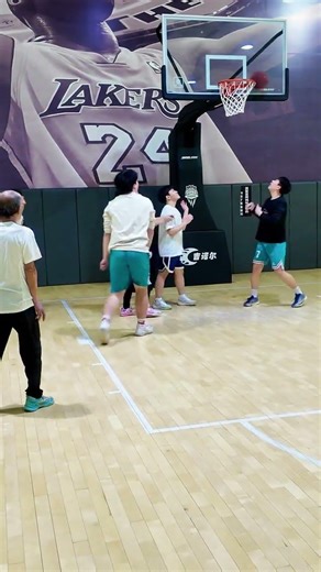 Why is the 73-year-old grandpa in such good health He said life lies in movement#Hook up w