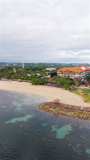 Holiday Inn Resort Bali Nusa Dua on Instagram: "With calm seas and warm sunshine, our beachfront setting offers a relaxed atmosphere made for easy, enjoyable moments. #holidayinnbalinusadua #ihghotels #ihgonerewards"