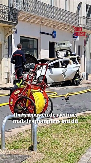 Une voiture explose Place Franceville à Périgueux.