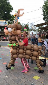 Christmas at @eumundimarkets is always so much fun!! Bring the Christmas magic to life with balloon art!! 🦌✨ Looking for something fun, festive, and totally unforgettable for your next Christmas event? Our Reindeer Balloon Costume is the perfect way to spread smiles, spark joy, and create amazing photo moments! But that’s not all… we can also bring Snowmen ⛄, Christmas Trees 🎄, or even Santa himself 🎅 to life with our incredible balloon costumes and characters. Perfect for: 🎄 Shopping centre
