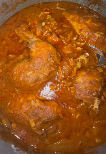 stewed chicken with some fix ins 🫶🏼 #cookingathometiktoktv #cookingtok #chickenstew #easydinnerideas #dinnerideas