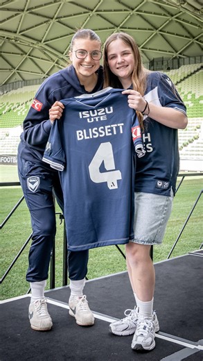 @chelsea_blissett | Contractually obligated to pretend this never happened 🙃 #Bloopers #athlete | Instagram