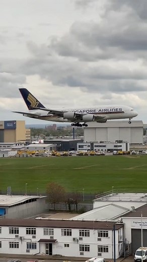 Stunning Singapore 🇸🇬 Airbus a380 landing!#aviation | Aakifah Aviation