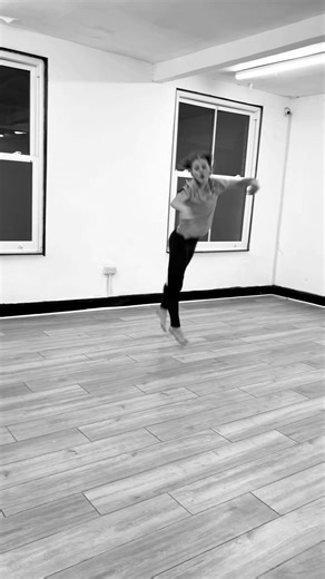 Inspiring Dance Lesson with Eloise