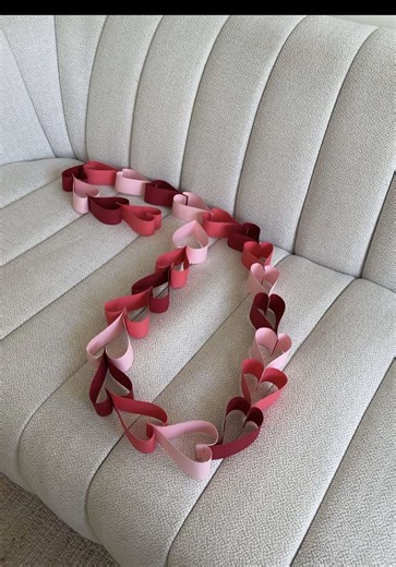 cutest galentine’s day DIY 💘 #galentinesday #tutorial #partydecorations #heartpaperchain #fyp