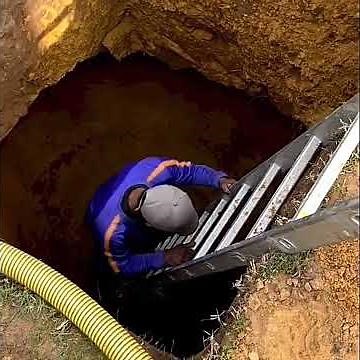 Cobra in the hole (Snake Prank) (Leon Schuster)