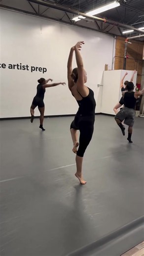 I adore contemporary choreography to unconventional songs 🔥 Carina Dior tore this combo 🩰 @The Killers will alwaysss be a classic ⚡️ ~ @carinadior_ 💐💐💐💐💐 #dancersoftiktok #dancetok #thekillers #contemporarydance #choreography