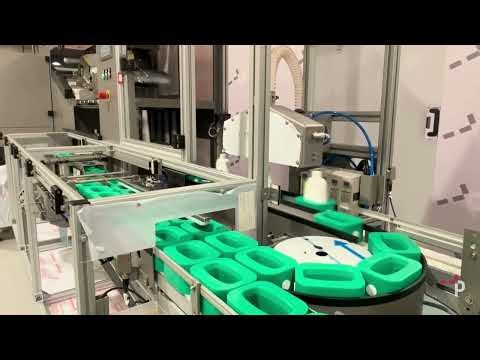 Bottle unscrambler with pucks and rinsing system - MINOR 150