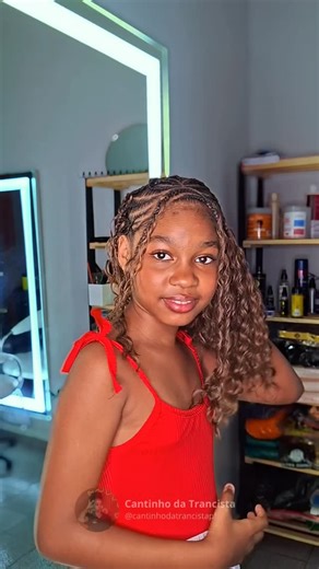 Mirla Rodrigues | Trancista on Instagram: "Minha mini diva passando por aqui! 😍😍😍😍😍 #trançasafro #pretasendopreta #tranças #trancista #minidiva"