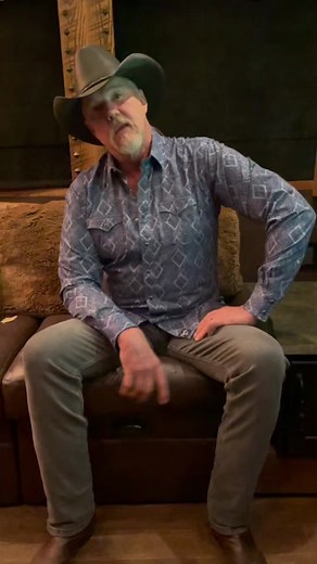 I heard a lot of people were having fun with #Badonkadonk on @TikTok. Keep workin’ that #moneymaker. #FlauntItChallenge #honkytonk