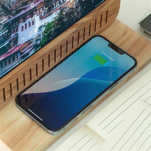 Smart Wooden Display for Your Desk – DAKBoard Integration in Action