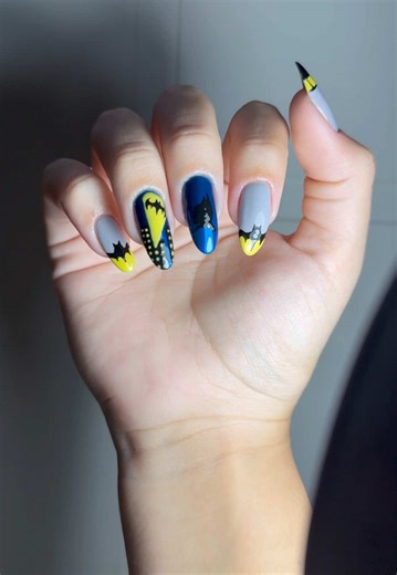 Ju💅 (@julia_nailsart) - Unhas Inspiradas no Batman: Dicas de Esmaltação