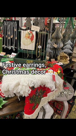 🎄✨ Vendor Spotlight: The Gypsy Crow ✨🎄 One of our favorite holiday vendors is BACK with vintage ornaments, glitter trees, festive earrings, Christmas décor & more. All the cozy Christmas magic in one booth! 🎁✨ 📅 Sunday, Nov 30 ⏰ 2 PM – 6 PM 📍 Behind the Barn – Red Bluff ✨ Winter Bazaar Fun on the Farm Shop small. Support local. Kick off Christmas with us! 🎄❤️ #BehindTheBarn #WinterBazaar #RedBluff #TheGypsyCrow #ShopLocal #HolidayMarket #ChristmasDecor #VintageChristmas #FarmChic #SupportS