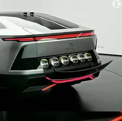 The NAMX HUV is a hydrogen-powered car developed by the French company NAMX in collaboration with Pininfarina, featuring a refueling time of just 5 minutes and an autonomy range of 1,500 km, using replaceable hydrogen capsules for its fuel source.