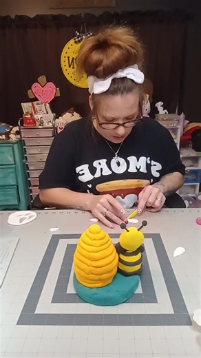 Air dry foam clay bee & beehive tutorial! Get clay and supplies for this project here ⬇️ https://ribbonbranchcrafts.etsy.com | Ribbon Branch Crafts