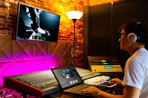 The Ultimate Guide to Recording Audio With Headphones | Sound Studio Magic