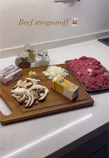 طاجن بيف ستراغنوف الكريمي مع الخضار