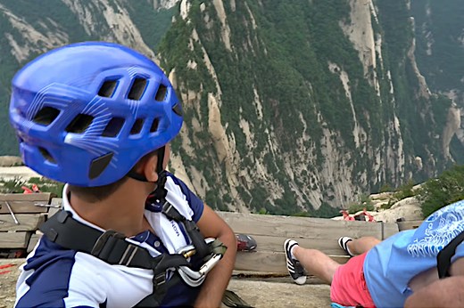 The Mount Hua Plank Walk is Probably The Scariest Hiking Trail on Earth