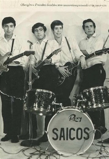¡El Punk se creó en el Perú 🇵🇪 Sres! 🤘 O al menos eso es lo que dicen…. Ya que en 1964 naceria en Lince, lo que muchos consideran, la banda que “inventó” el punk 10 años antes de que el género comenzara a popularizarse en Reino Unido 🇬🇧y en todo el mundo 🌎. LOS SAICOS entrarían a poner de cabeza la industria musical Limeña y Mundial con su sonido agresivo, pesado y letras antisistema, algo nunca antes visto en la escena. Durarían en actividad solo 2 años pero marcarían un antes y un despué