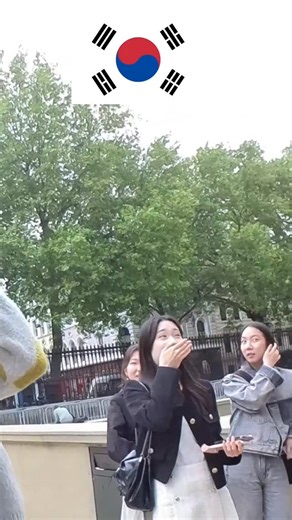 Languy on Instagram: "Their REACTION when I spoke KOREAN 🤣 🤯 😂 #polyglot #prank #language #viral #fyp #funny #socialexperiment #experiment #languagelearning #bilingual #korean #chinese #mandarin"