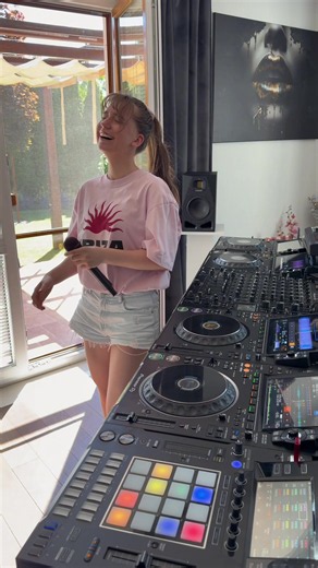 You still don’t believe that everything is done live on a sampler? 🤷‍♀️😂
