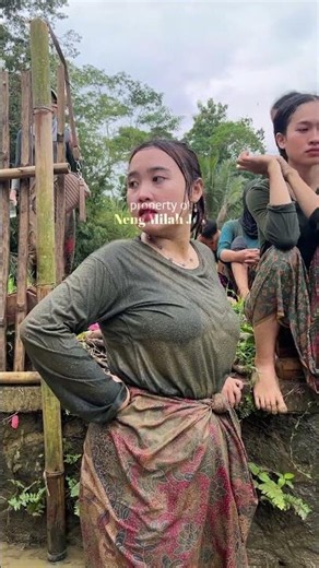 Beautiful girl playing in the rice field #countrygirl #village