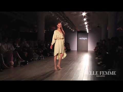 Model loses her shoe during Eva Longoria Collection Spring/Summer 2018 fashion show