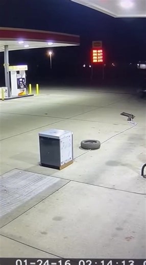 Robber Tries to Pull ATM with Truck, Loses Bumper #robberyfail #atm #cctv #truckfail #karma #stupidcriminals #accident | مِنصة الإعلانات في تركيا - Türkiye'de reklam platformu