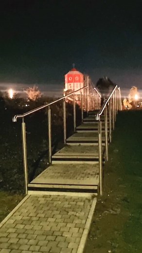 Just rolling down some steps. It's just like rolling off a kerb. #rollerskates #quadskates #streetskate #oldschoolskater #freestyle #nevertoold #fitness #oldmanskating #inspiration #rollerskatinggrandad #stairride #londonrollerskater #skatinggrandad | Mick Berry