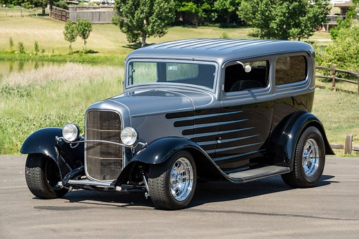 1932 Ford Tudor Sedan Hot Rod