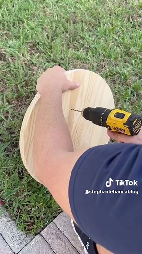 DIY 6ft Nutcrackers Tutorial✨ . . #diy #christmasdiy #diychristmas #christmas #christmasdecor #nutcracker #nutcrackerseason #diynutcracker