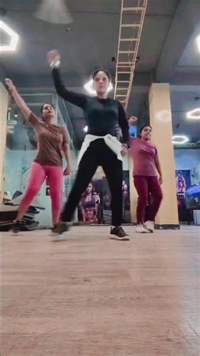 Bollywood zumba dance 💃 #bollywood #dance #zumbadance #gym #fittness #hawahawa
