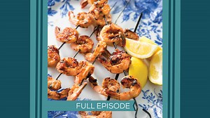 In this vintage Paula's Best Dishes episode, Bobby & I are throwin' together some delicious Southern seafood recipes! Click here to watch more full episodes: https://bit.ly/3EXf2Oy | Paula Deen