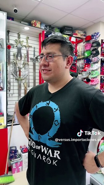 Las mejores espadas de colección solo las podras encontrar en Versus Importaciones o escribe al 6.7.1.9.8.7.6.0 #humor #sarcasmo #versusimportaciones #espadas #bolivia🇧🇴 #coleccionista