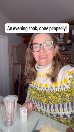 When you add essential oils to a bath, how you blend them matters. Essential oils are highly concentrated, so we always mix them into Epsom salts with a light carrier oil first. This helps them disperse gently in the water, protects the skin barrier, and turns a soak into a true ritual. You don’t need much. Just salts, a few drops of your favourite blend, and time to slow down. Simple. Plant-based. Nothing unnecessary. Epsom Salt Soak Blend • 2 cups Epsom salts • 1 tablespoon carrier oil (jojoba