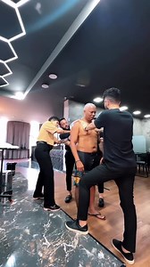 Bruno Gomes on Instagram: "Fechamento de costas em apenas 3hrs com essa equipe de peso do Capone 👊 Rômulo já tinha fechado um braço comigo e prometeu voltar pra fechar as costas e o resultado é foi esse!!! E a pergunta que não quer calar: melhor cantando ou melhor tatuando? Me conta aqui nos comentários. • Obrigado pela confiança em dobro, Rômulo! Satisfação enorme em receber você aqui no @caponeclub mais uma vez 🙏 • Trabalho finalizado em apenas uma sessão✅ • Materiais @_rattori ✅ . Ainda não
