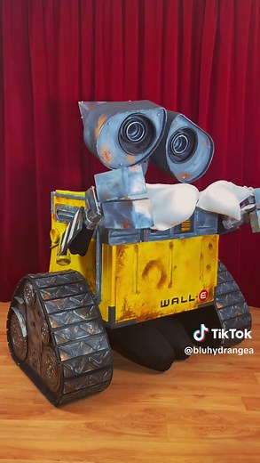 WALL•E Halloween Costume DIY: Easy Wall-E Outfit Idea