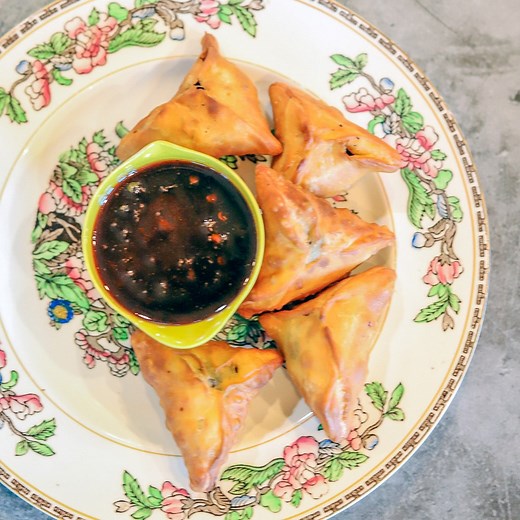 Sambousek (Lebanese Mini Meat-Filled Pies)