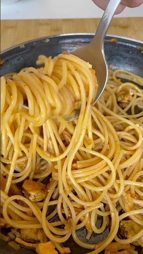 Pasta con mejillones en escabeche 🍝