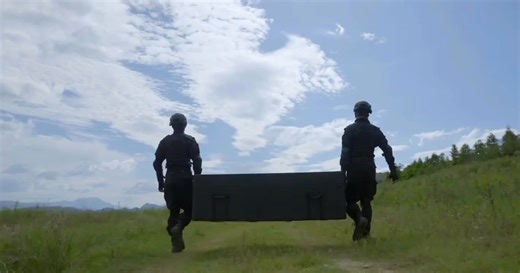 Shenzhen drone manufacturing companies on Instagram: "# The Pinnacle of Autel Robotics Drones: Dragonfish Is this the most expensive drone to date? #AutelRobotics #Drone #HiTech #AutelDragonfish Autel Dragonfish-25 boasts a 10kg payload capacity, 210-minute payload-carrying flight time, and a maximum speed of 126km/h. It supports takeoff and landing on mobile platforms, features AI target recognition and tracking, enables tool-free quick assembly and disassembly, comes with intelligent mission f