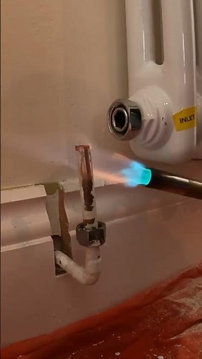 Swapping radiator valves on 10mm pipe #plumbing #diy #asmr