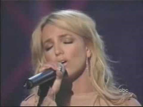 Britney Spears on AMA´S 02