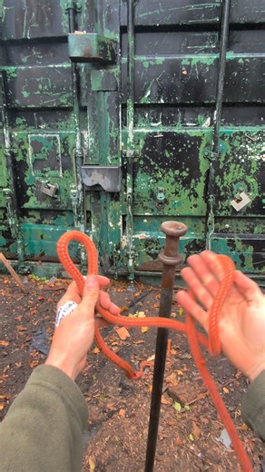 Adam Perry | Slipped buntline hitch , quick release . #knots #rope #outdoors #rigging #diy #interesting #veryinteresting | Instagram